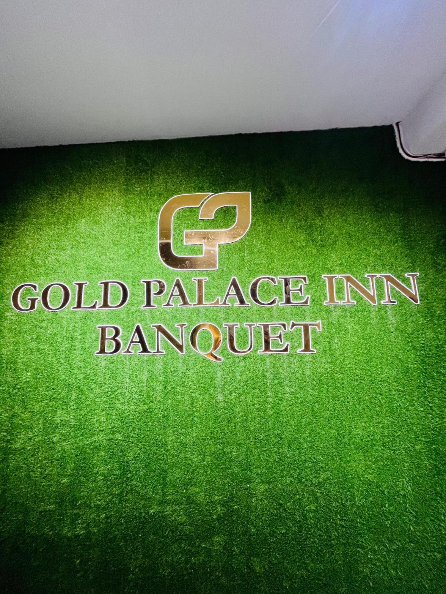 Hotel Gold Palace Inn Surat Buitenkant foto