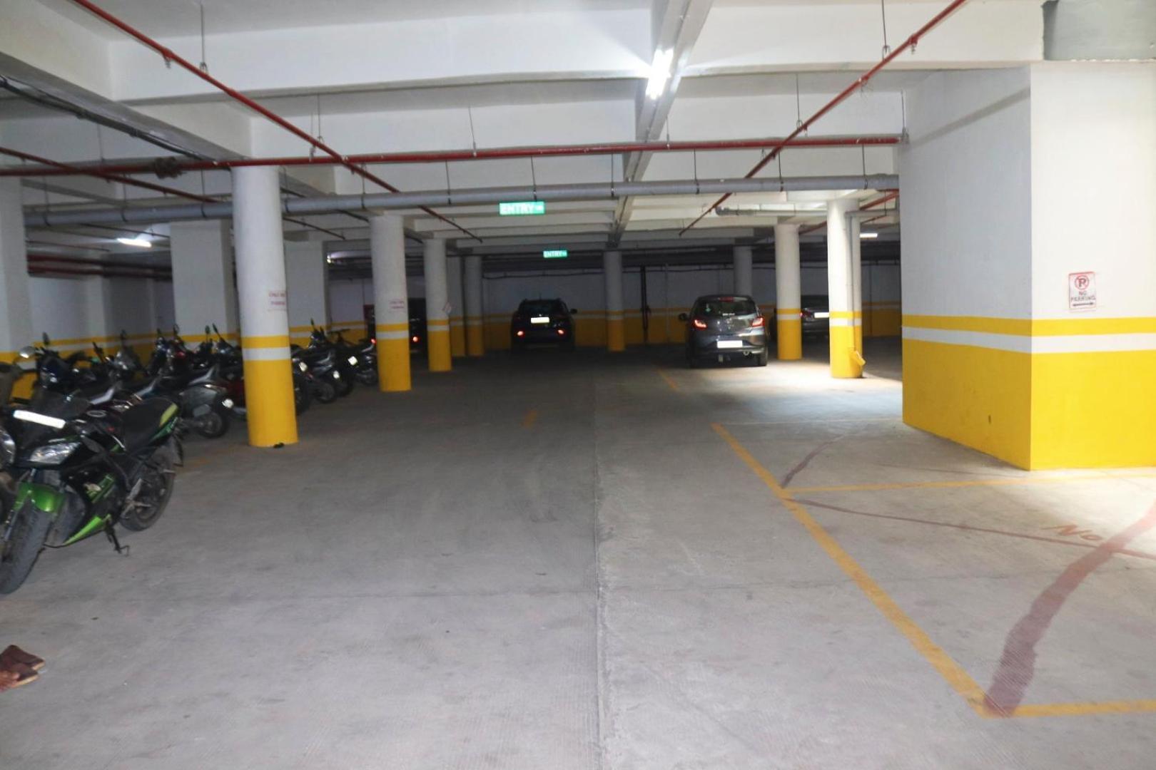 Hotel Gold Palace Inn Surat Buitenkant foto
