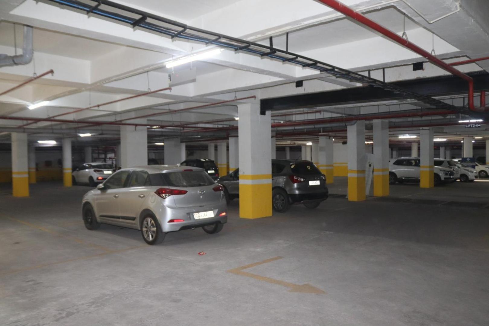 Hotel Gold Palace Inn Surat Buitenkant foto
