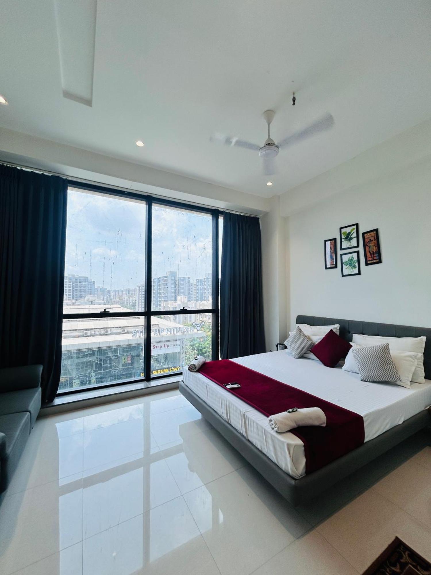 Hotel Gold Palace Inn Surat Buitenkant foto