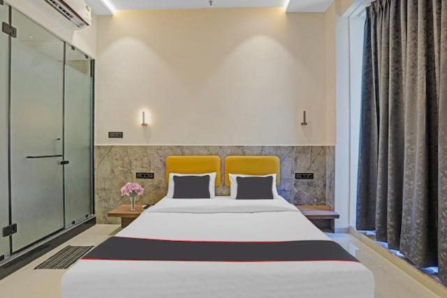Hotel Gold Palace Inn Surat Buitenkant foto
