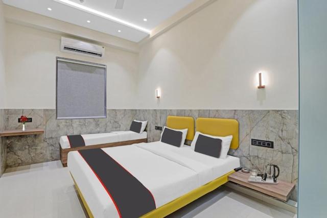 Hotel Gold Palace Inn Surat Buitenkant foto