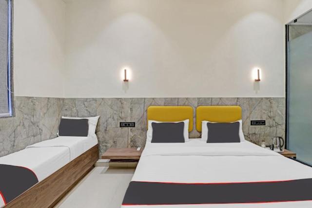 Hotel Gold Palace Inn Surat Buitenkant foto