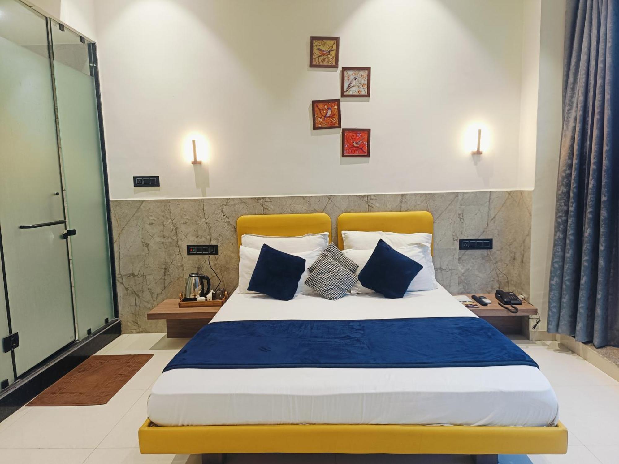 Hotel Gold Palace Inn Surat Buitenkant foto