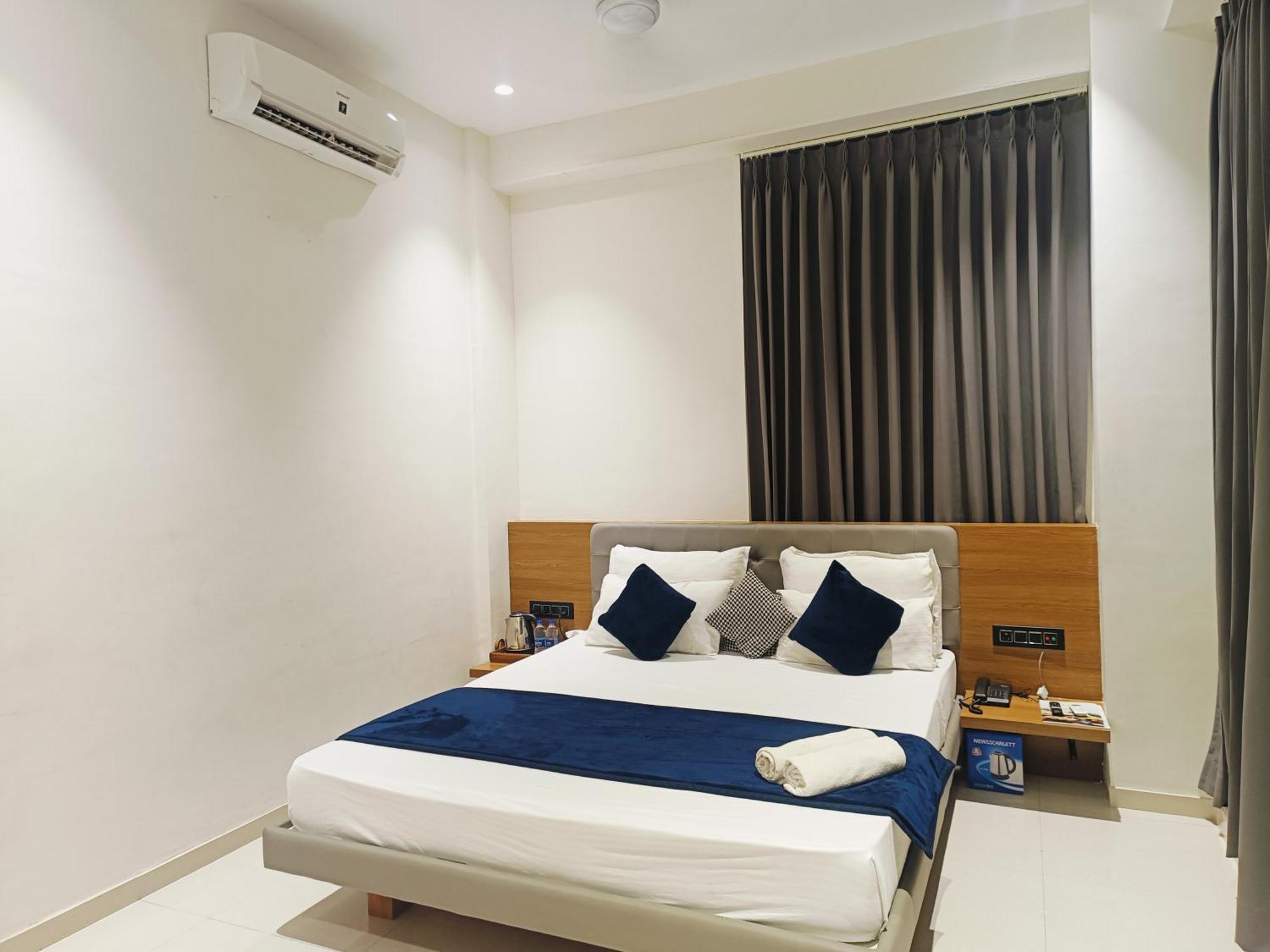 Hotel Gold Palace Inn Surat Buitenkant foto