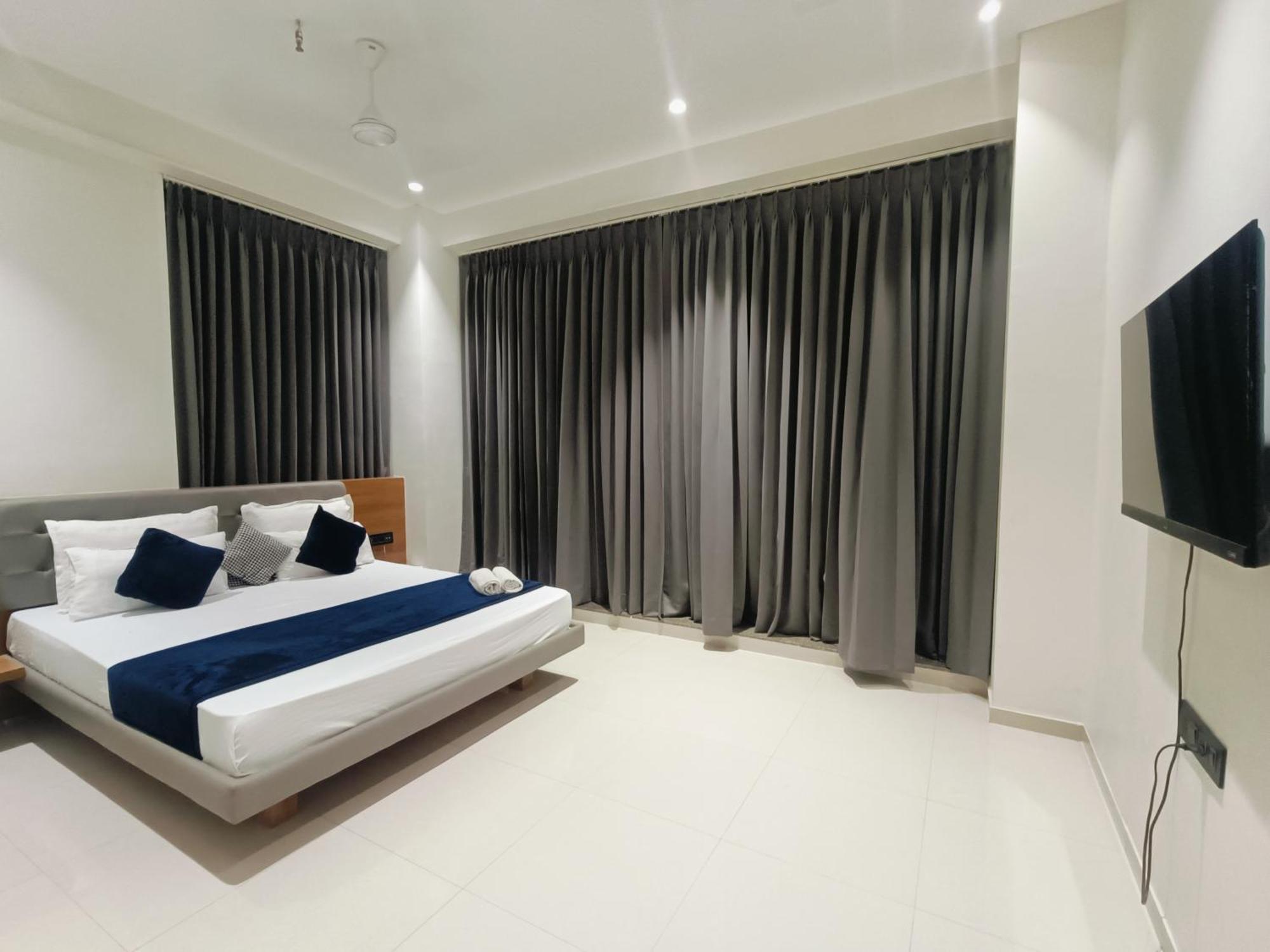 Hotel Gold Palace Inn Surat Buitenkant foto