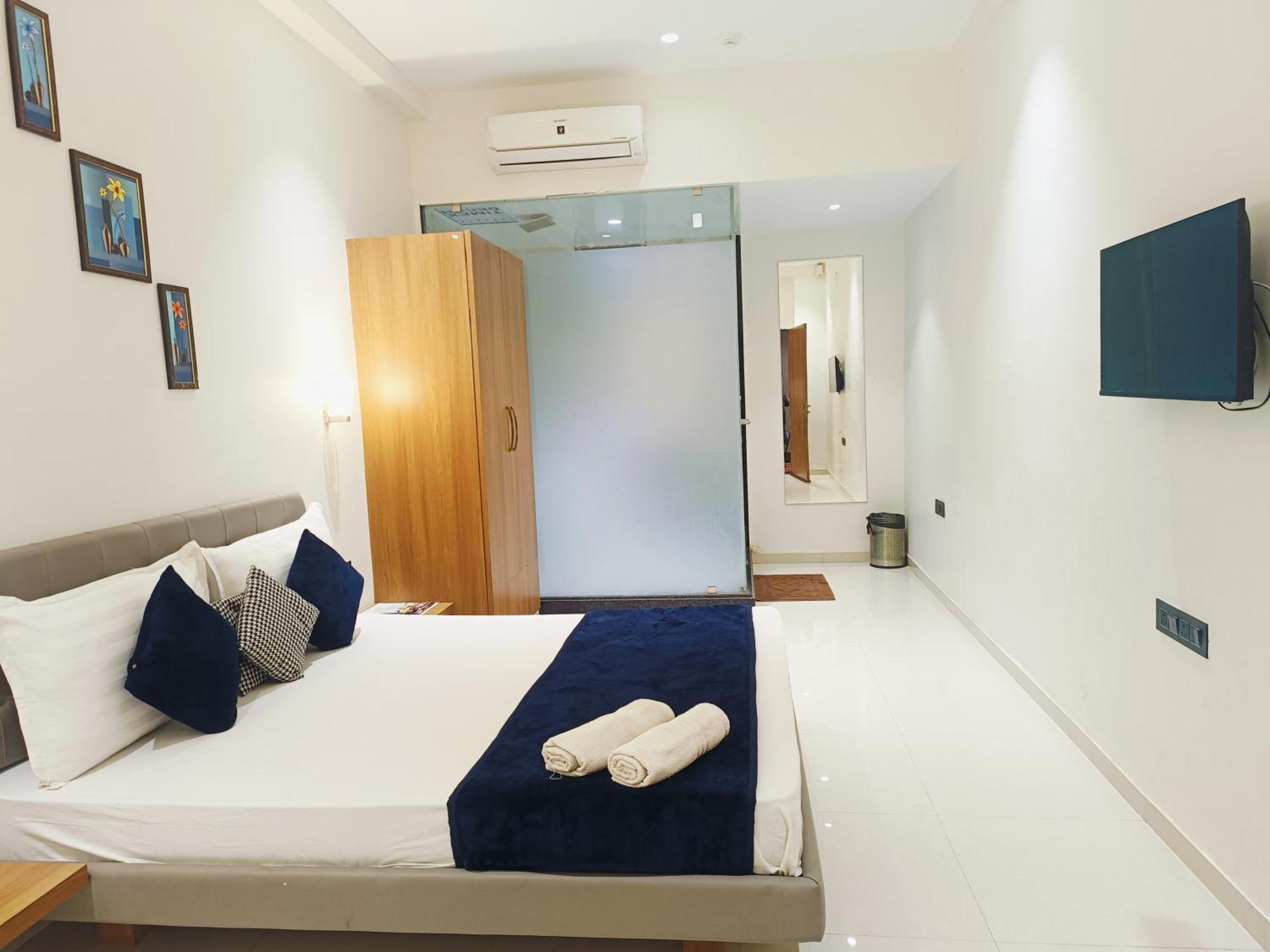 Hotel Gold Palace Inn Surat Buitenkant foto