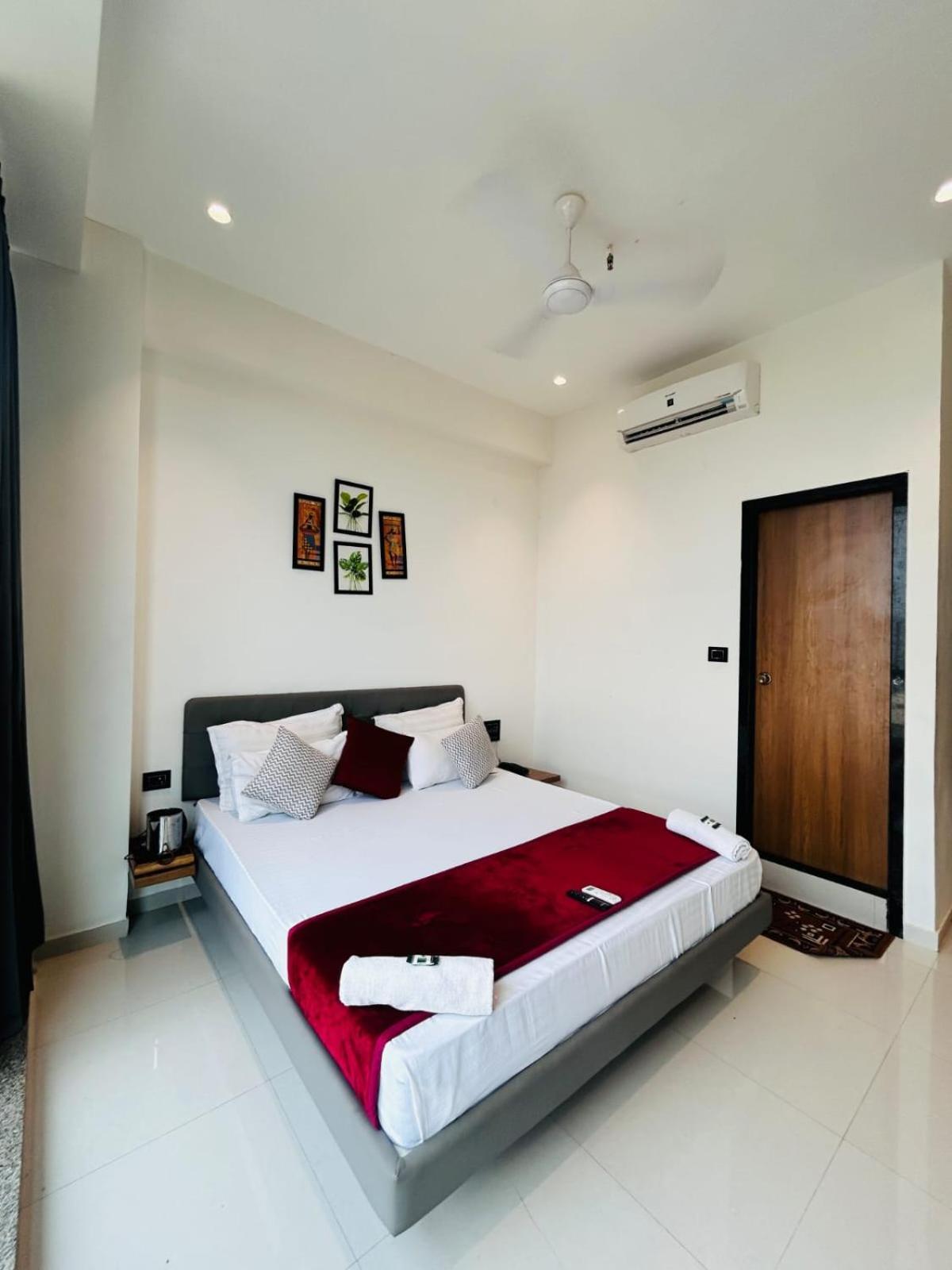 Hotel Gold Palace Inn Surat Buitenkant foto