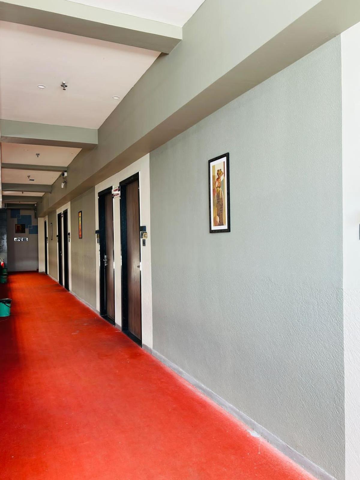 Hotel Gold Palace Inn Surat Buitenkant foto